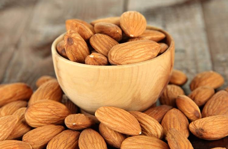 بادام شیرین و تلخ و ویژگی آن بادام شیرین و تلخ و ویژگی آن