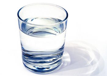 مزایای سلامتی نوشیدن آب سبک