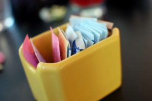 مصرف آسپارتام چه فواید و مضراتی برای سلامتی دارد؟